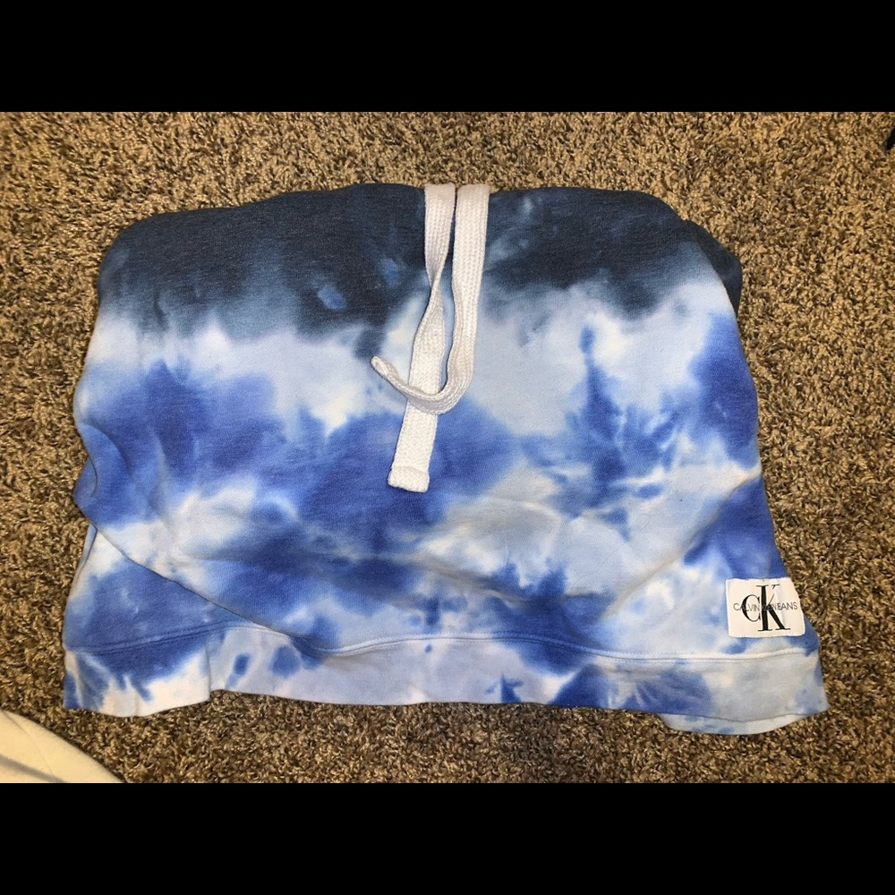 I’m selling this Calvin Klein Hoodie